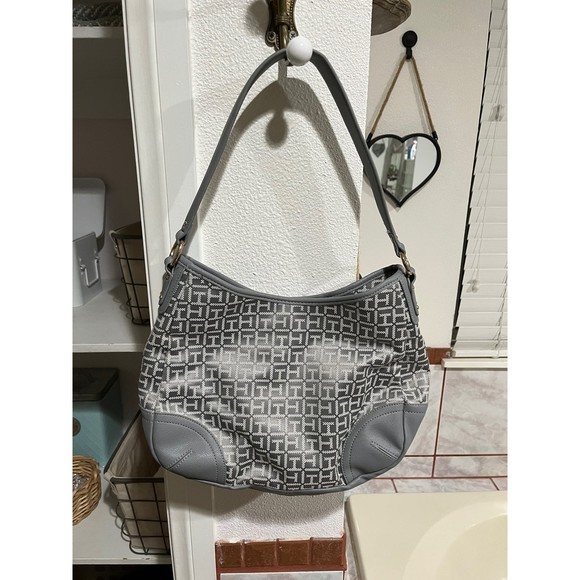 NWOT Tommy Hilfiger‎ Hobo shoulder Bag in Silver Gray retails $144 - Picture 2 of 5